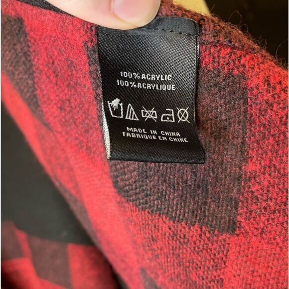 Charlie Paige Plaid Red and Black Kimono Wrap Style Sweater Cozy Holiday Wrap - Picture 4 of 5
